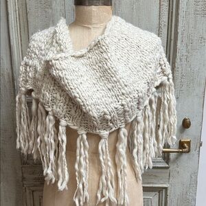 Chunky knit capelet